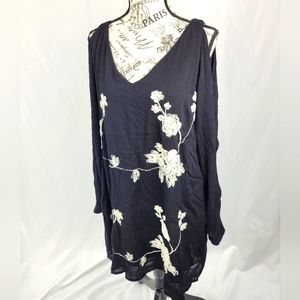 (Entro) Black 🖤 dress white embroidered floral long sleeve